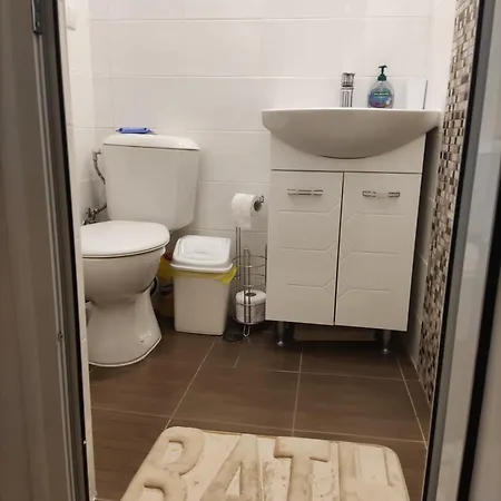 Tanya's Flat * Βάρνα